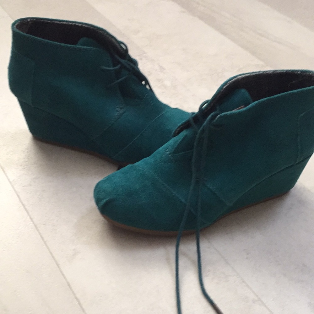 Tom’s Teal Booties Size 8.5